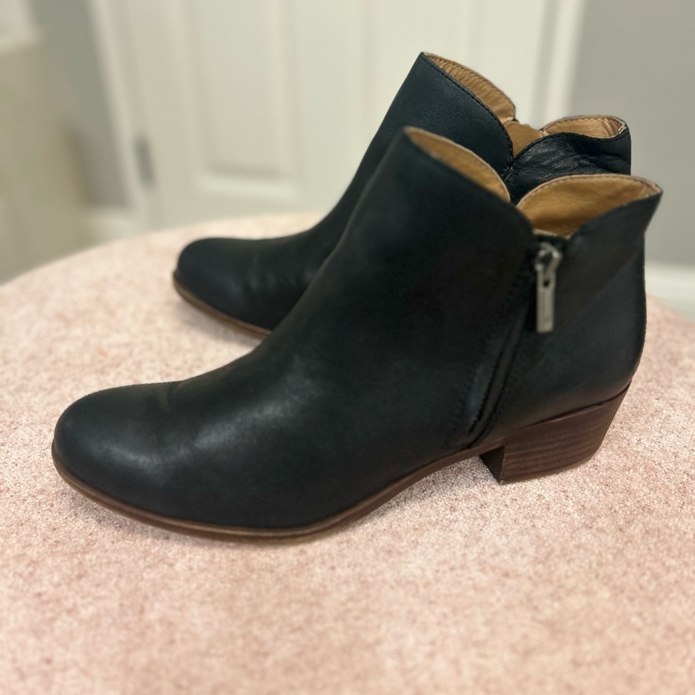 2/$30 Lucky Brand Basel Bootie
In Excellent Used Condition♥️
